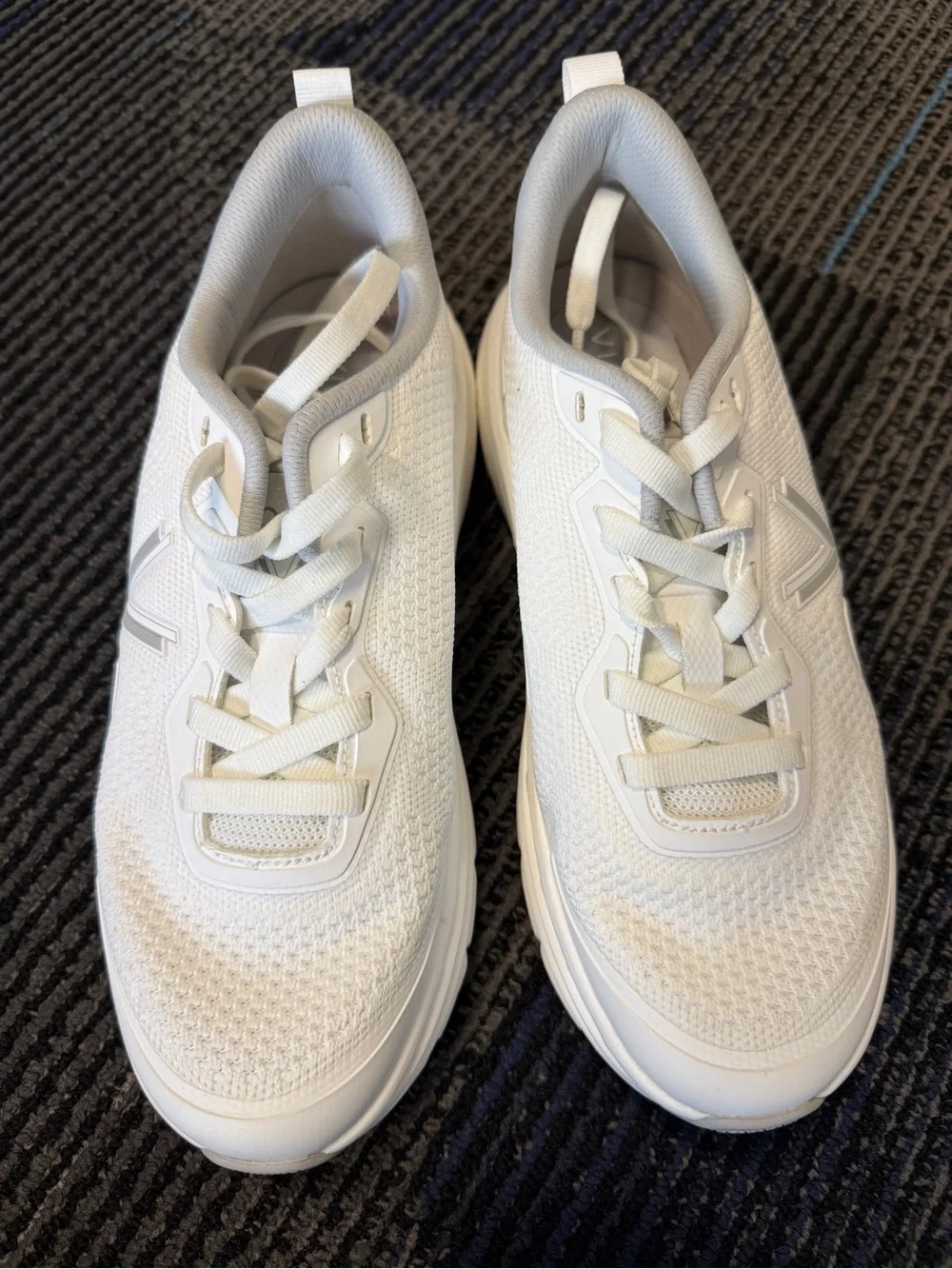 Women's Max Walk Vionic Sneakers NWOB